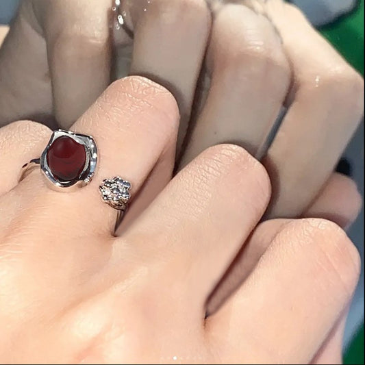 Snake-shaped zircon ring trendy geometric design