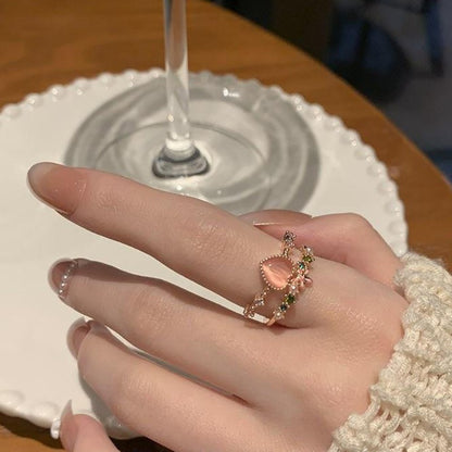 Snake-shaped zircon ring trendy geometric design