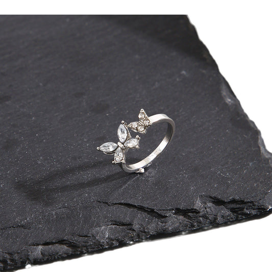 Snake-shaped zircon ring trendy geometric design