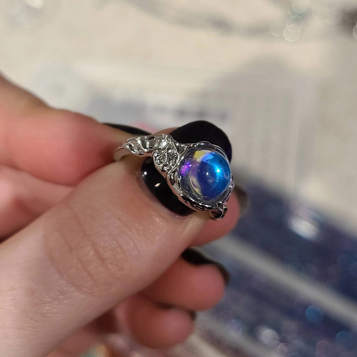 Snake-shaped zircon ring trendy geometric design