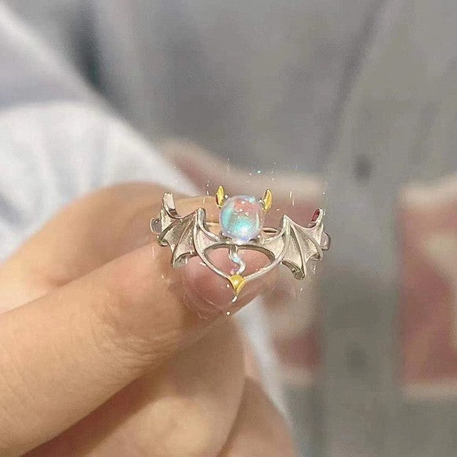 Snake-shaped zircon ring trendy geometric design