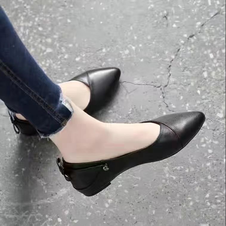 Soft Leather Non-Slip Pointed Toe Women's Flat Shoes