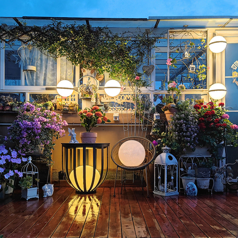 Solar garden light