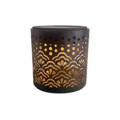 Solar-powered outdoor wall light