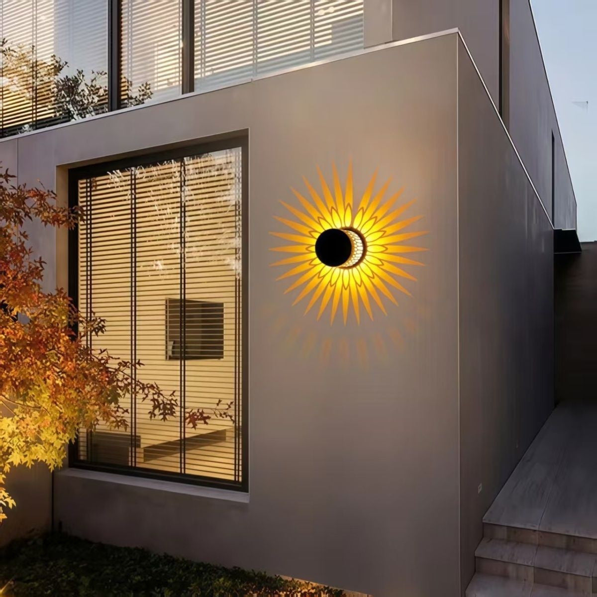 Solar-powered outdoor wall light