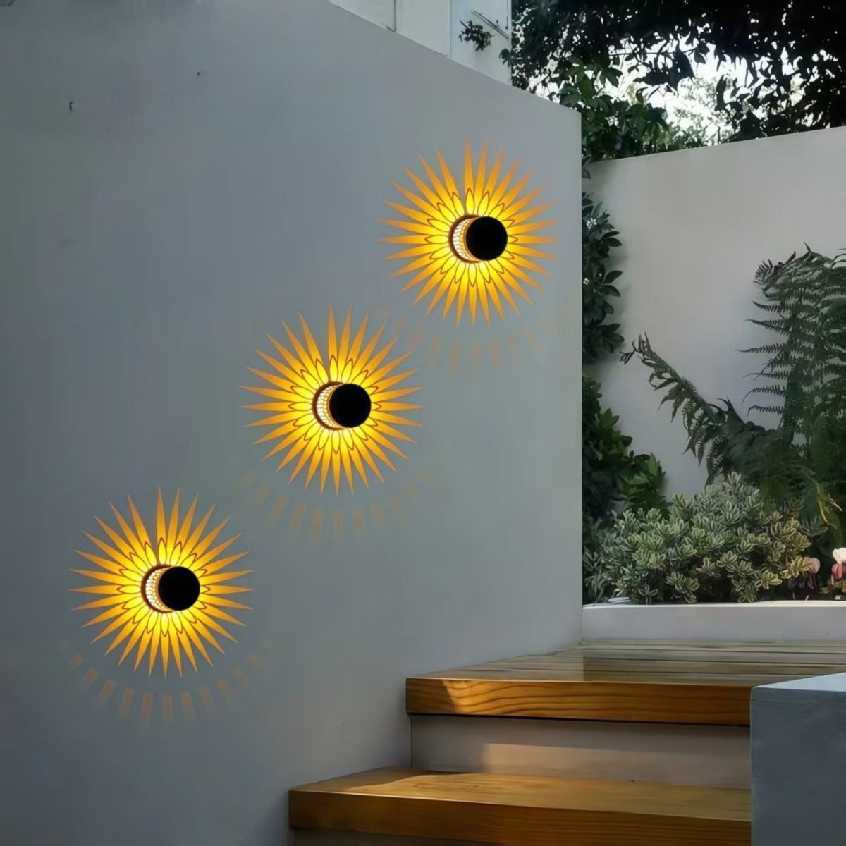 Solar-powered outdoor wall light