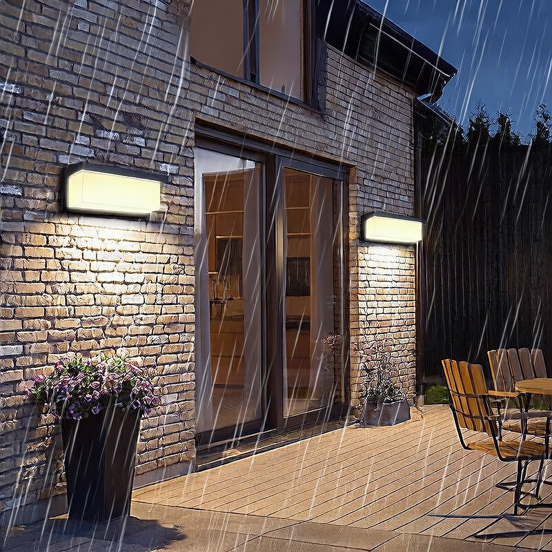 Solar wall light