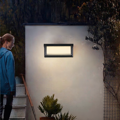 Solar wall light
