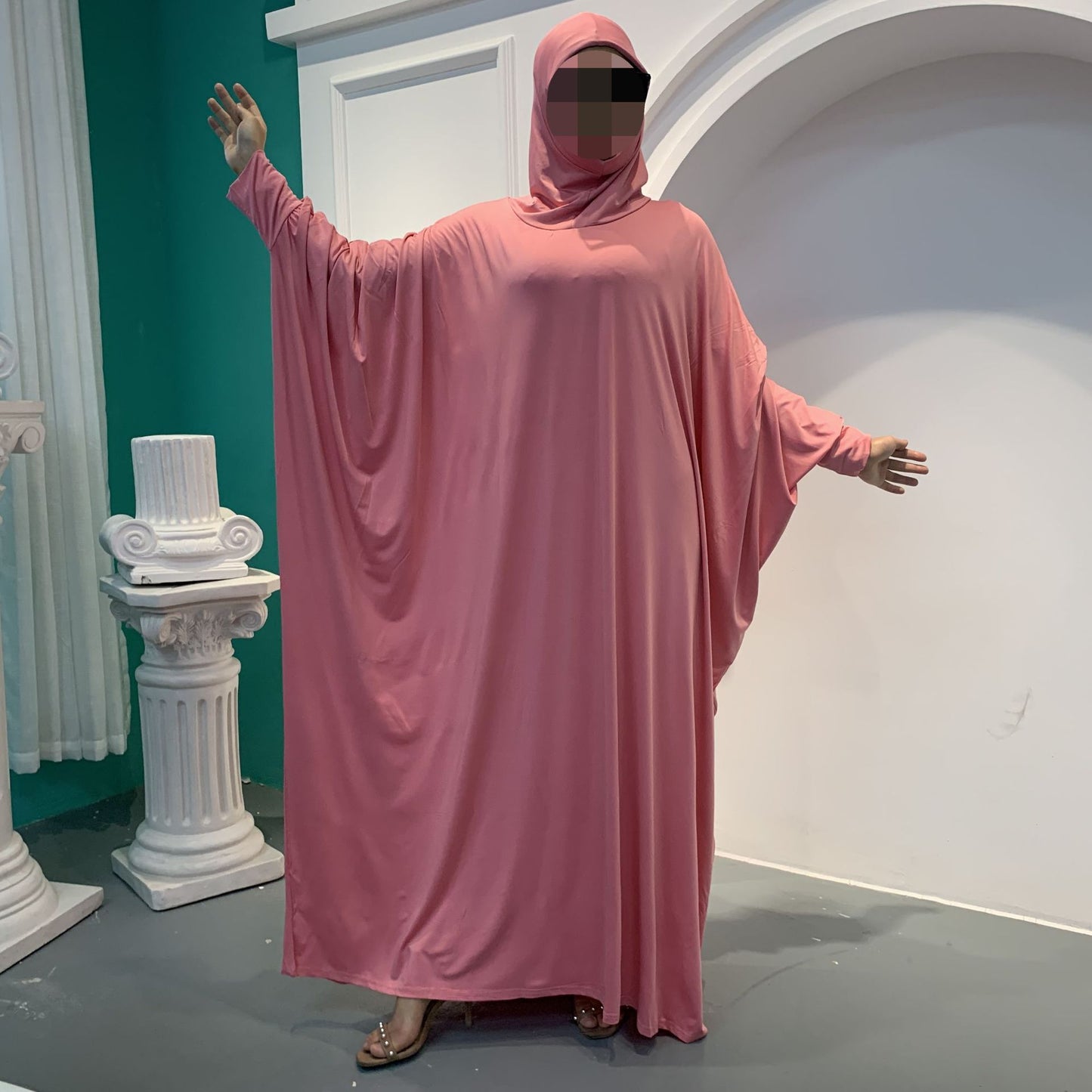 Solid-color batwing robe