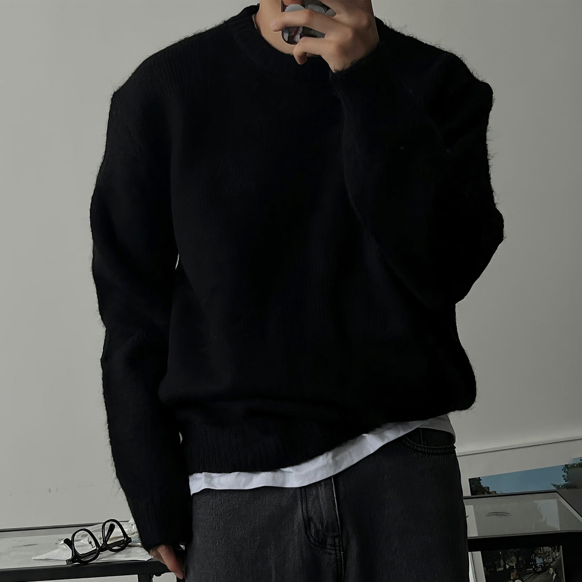 Solid-color dropped-shoulder round-neck knit sweater