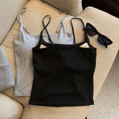 Solid-color inner layer with a strapless short top