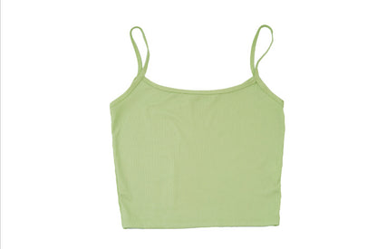 Solid-color short bandeau top makes the figure look slimmer