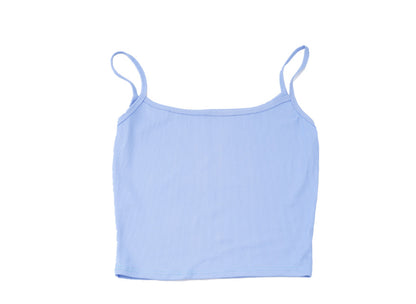 Solid-color short bandeau top makes the figure look slimmer