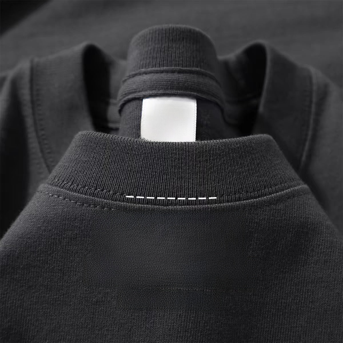 Solid-color short-sleeve
