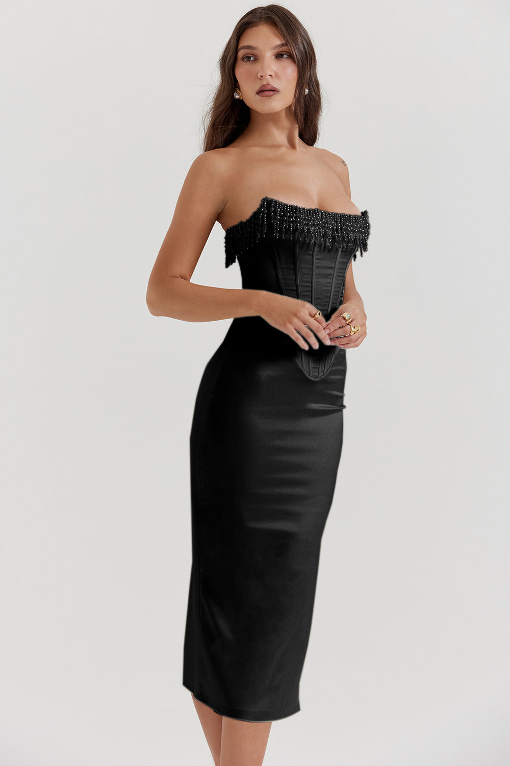 Solid-color sleeveless slit dress