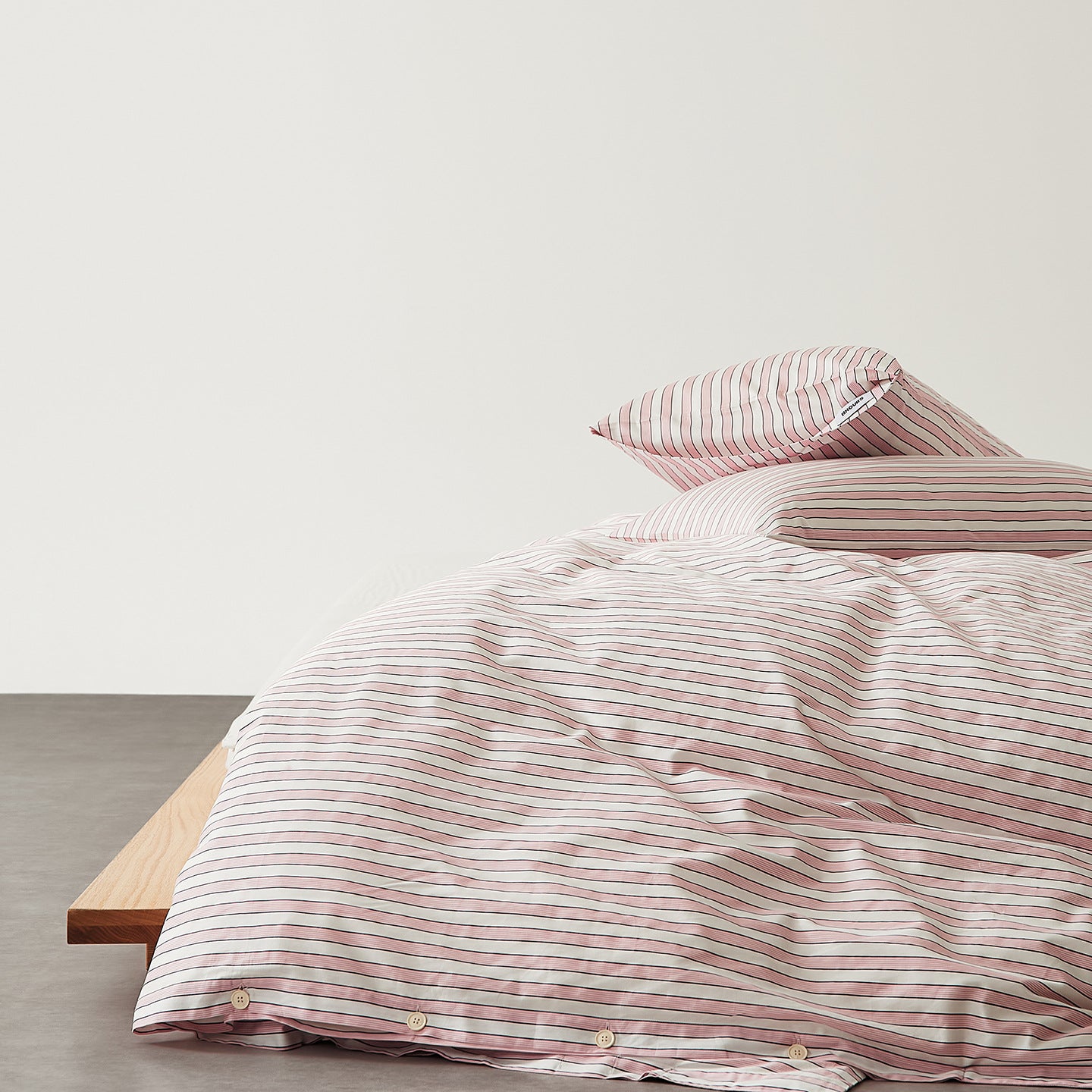 Solid-color striped duvet cover