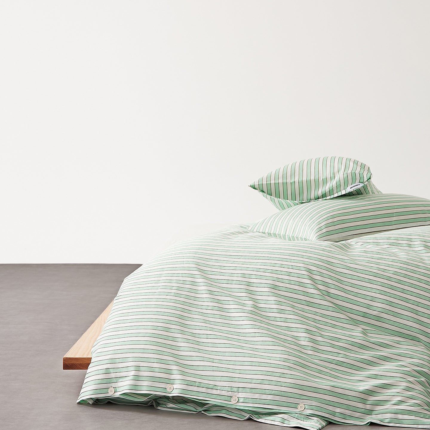 Solid-color striped duvet cover