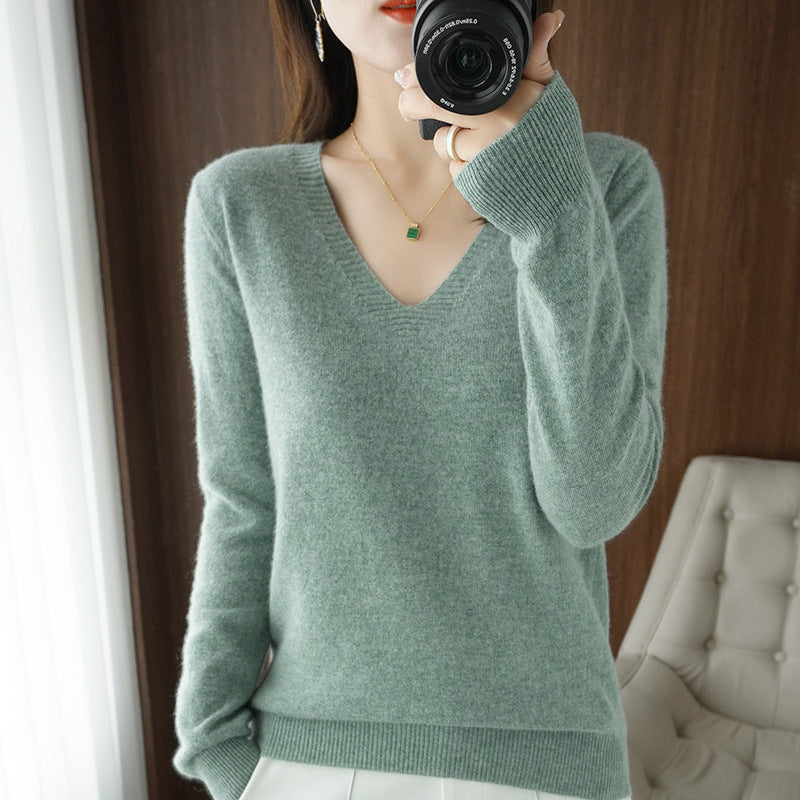 Solid-color V-neck knitted base layer shirt