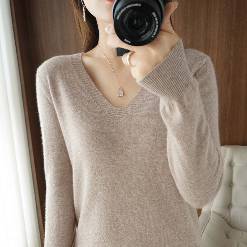 Solid-color V-neck knitted base layer shirt