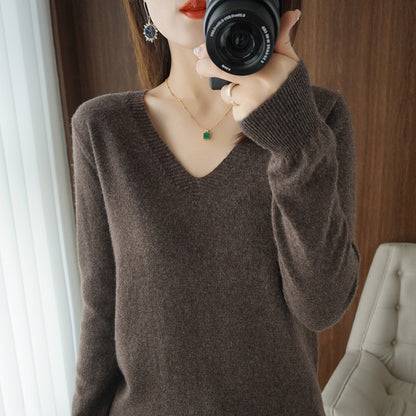 Solid-color V-neck knitted base layer shirt