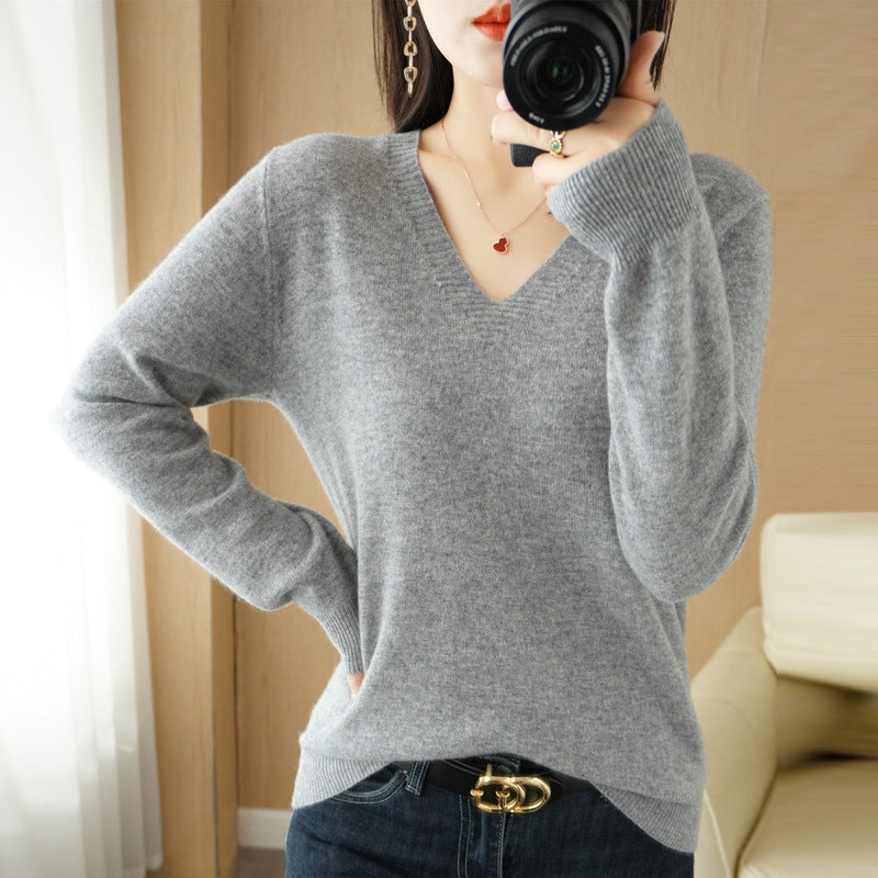 Solid-color V-neck knitted base layer shirt
