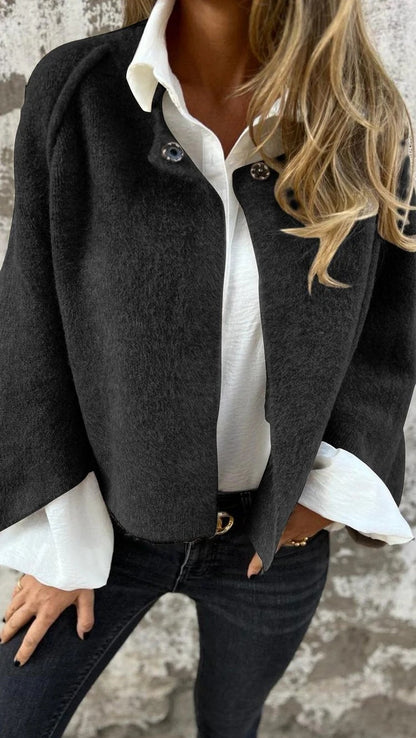 Solid-colored short coat made of wool