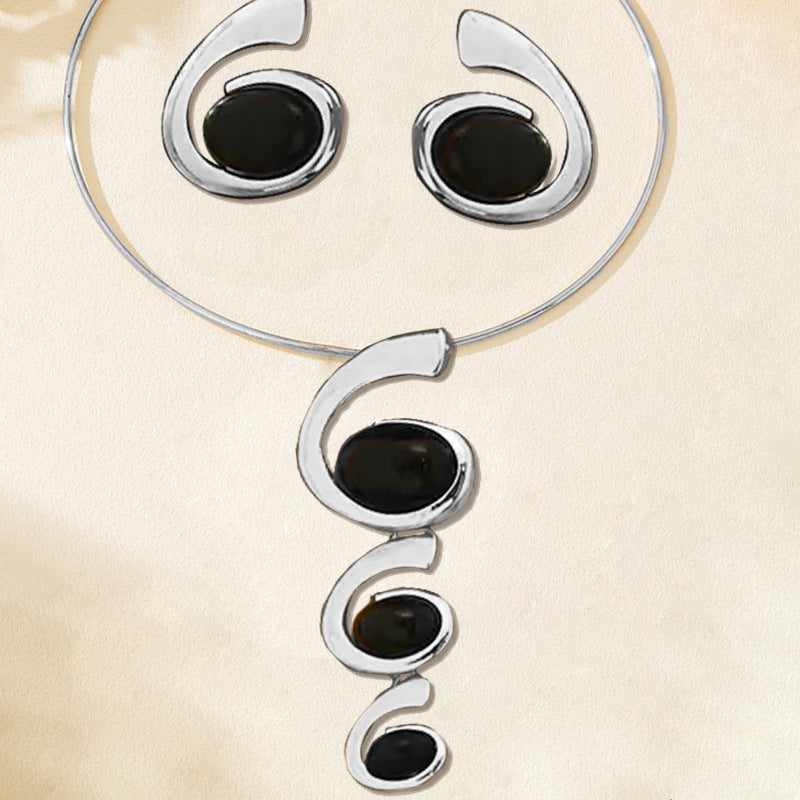Spiral Snail-shaped Pendant Collar
