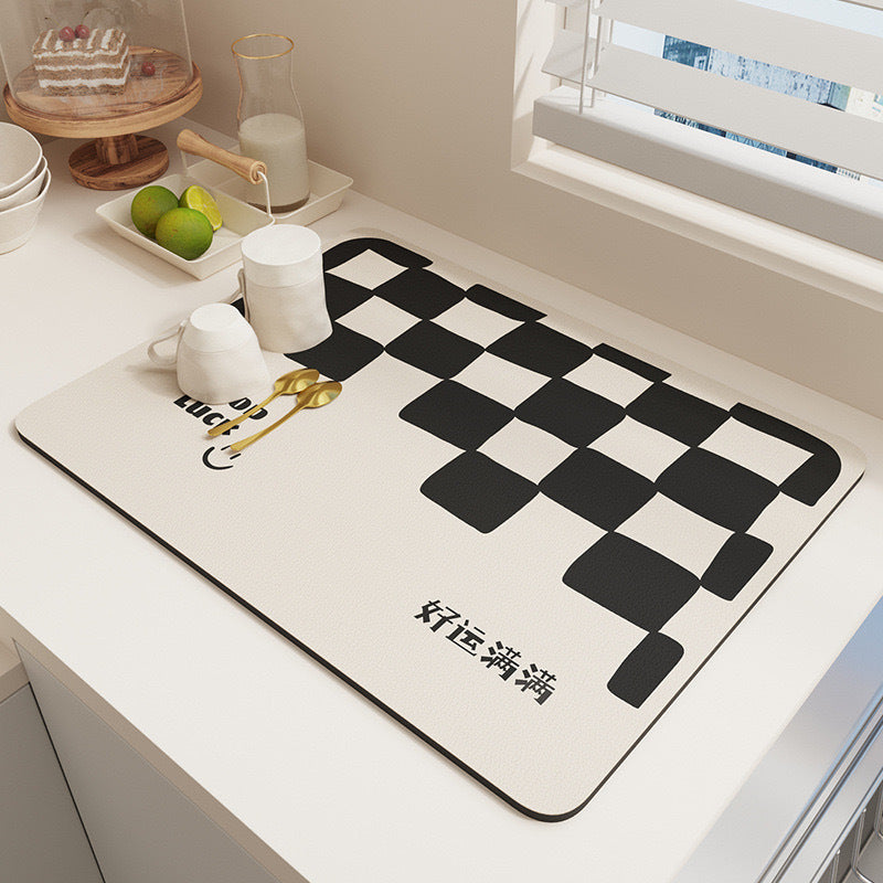 Sponge mat that absorbs water on the tabletop and dries quickly