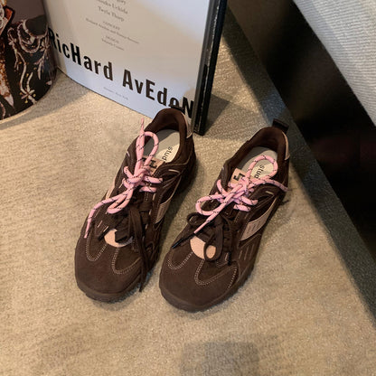 Sports shoes