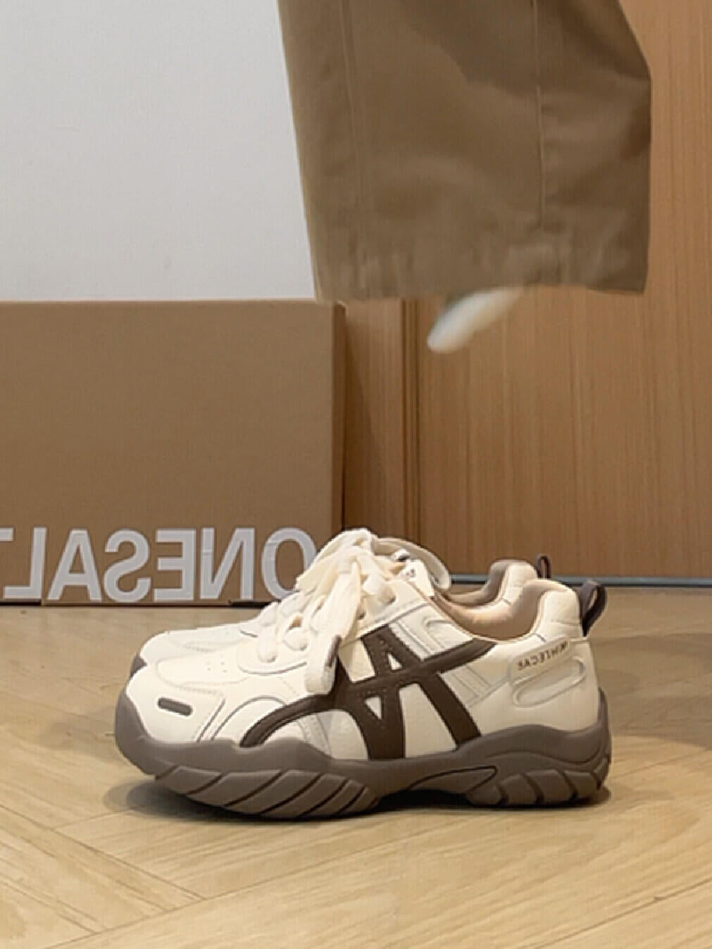 sports shoes