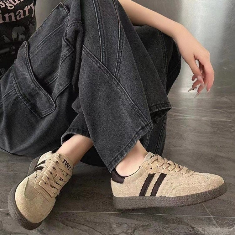 sports shoes
