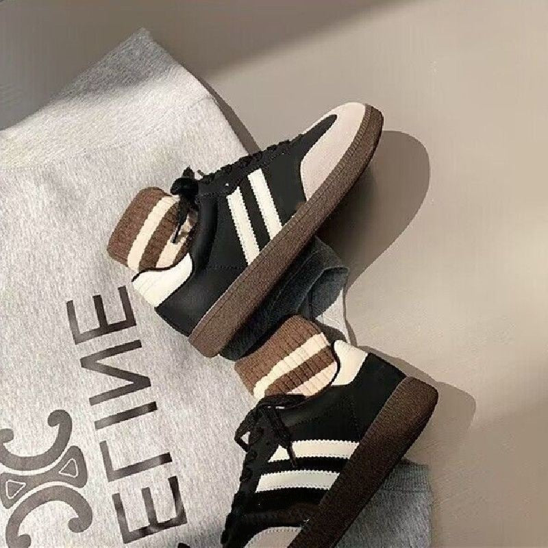 sports shoes