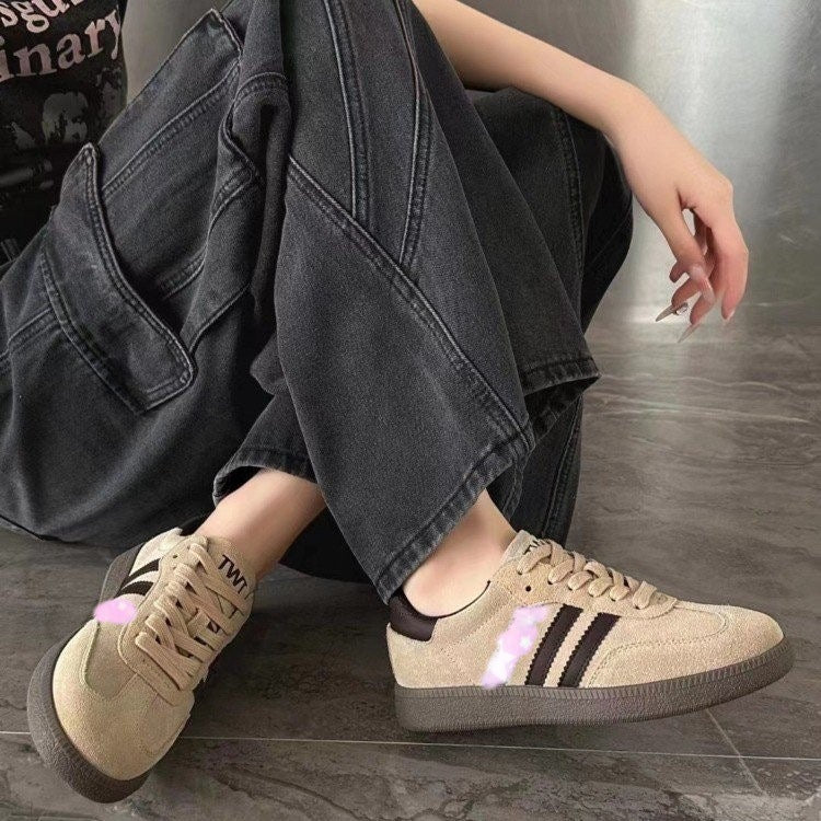sports shoes