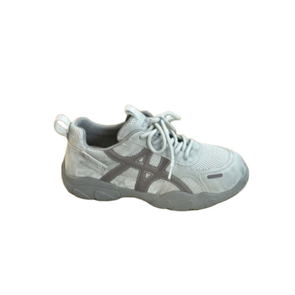 sports shoes