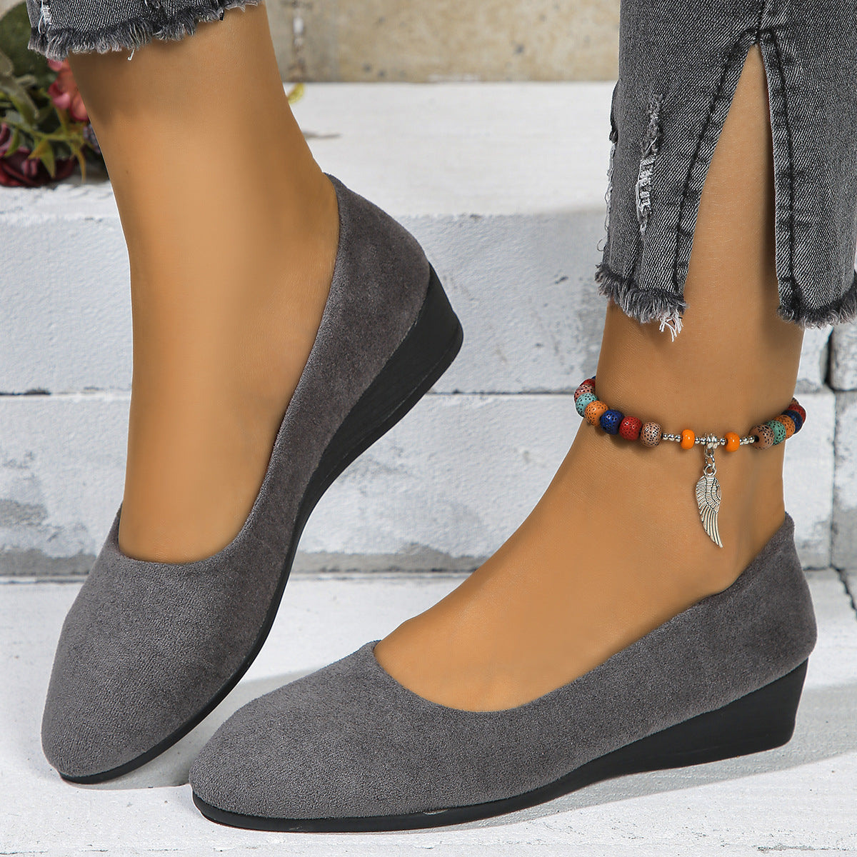 Spring New Wide-Fit Pointed-Toe Wedge Shoes