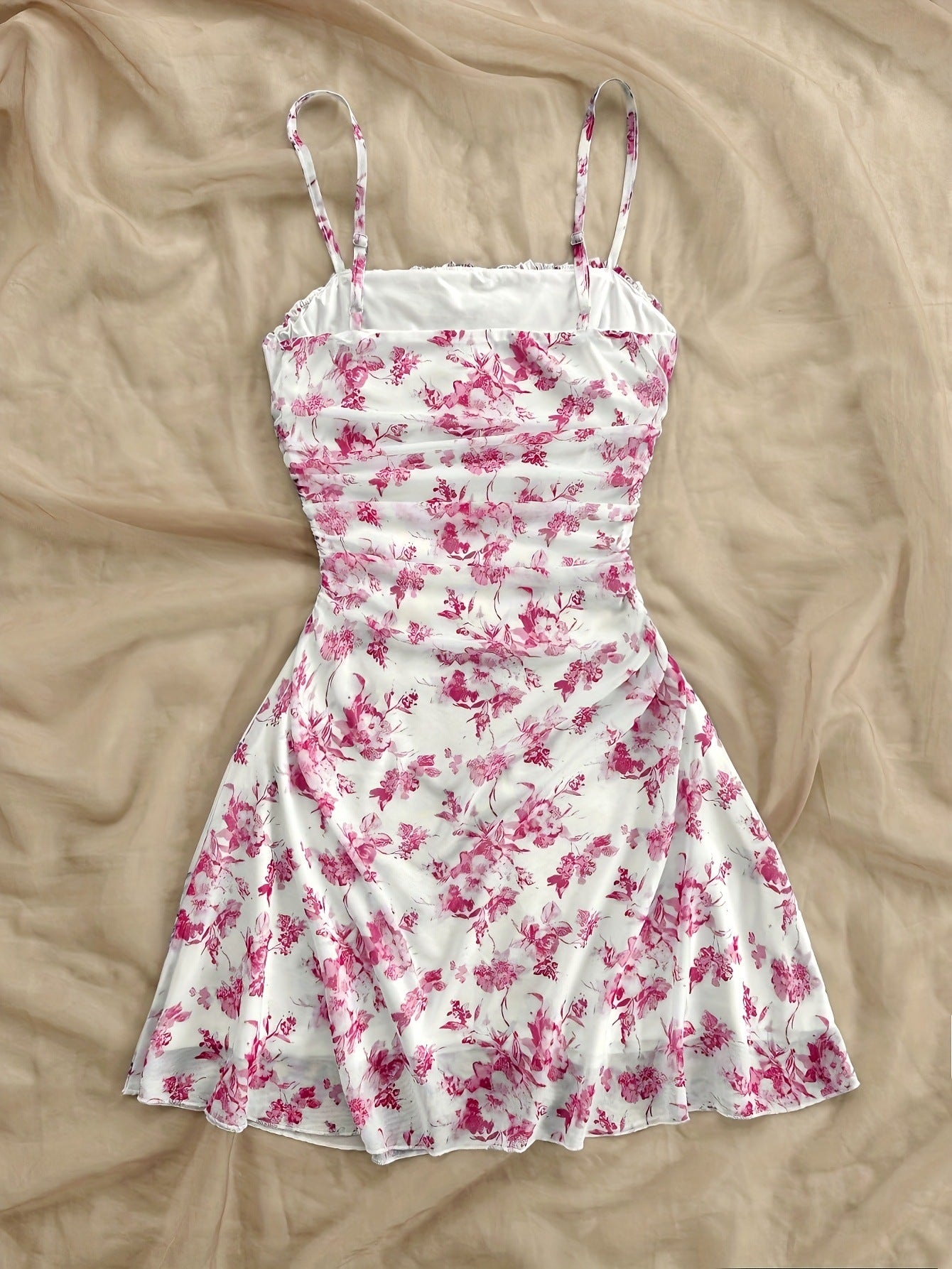 Spring/Summer New French Floral Strapless Dress with Waist-Cinching Design, Perfect for Vacations and Stylishly Sexy