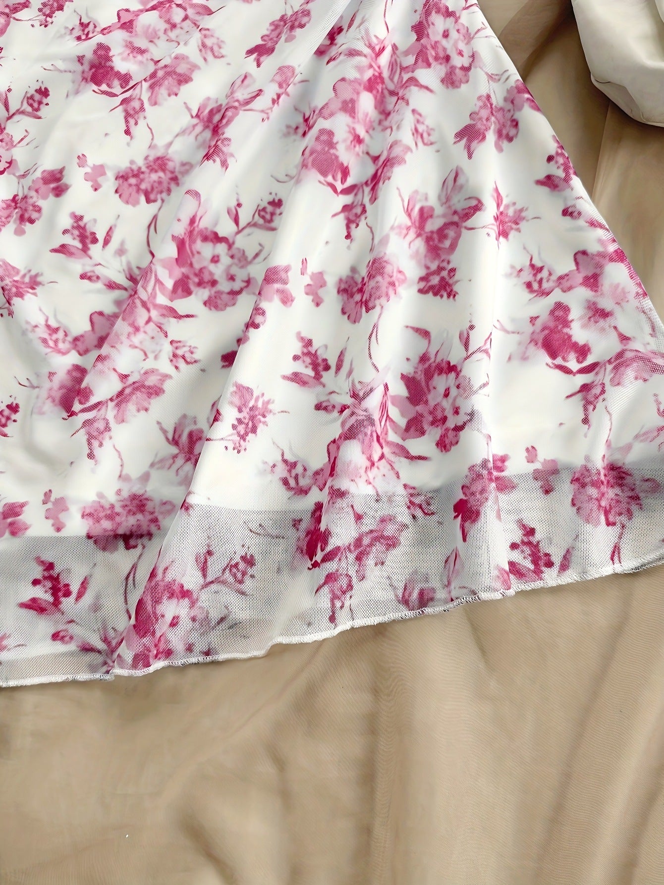 Spring/Summer New French Floral Strapless Dress with Waist-Cinching Design, Perfect for Vacations and Stylishly Sexy