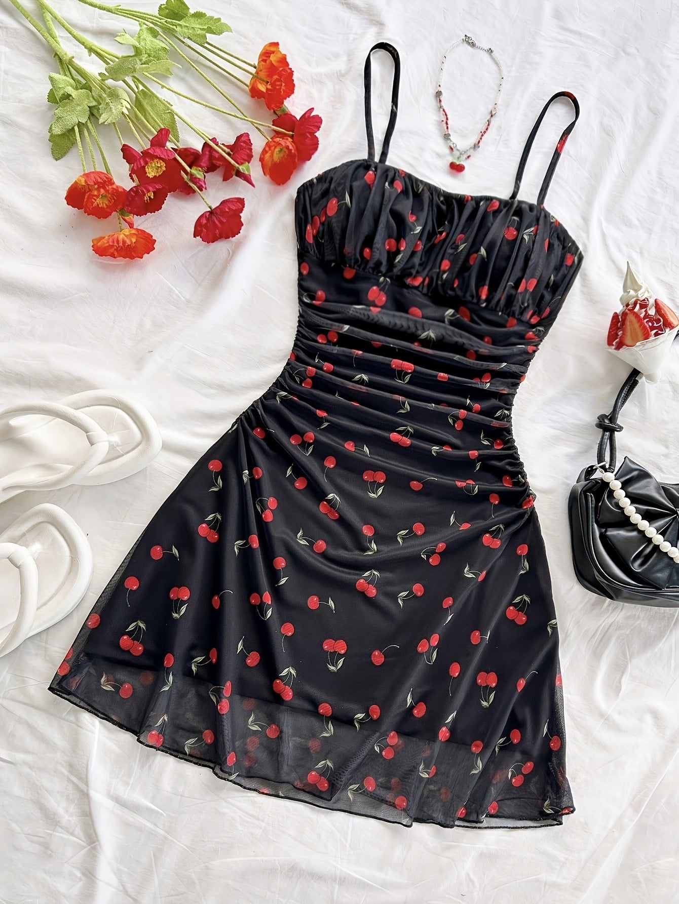 Spring/Summer New French Floral Strapless Dress with Waist-Cinching Design, Perfect for Vacations and Stylishly Sexy