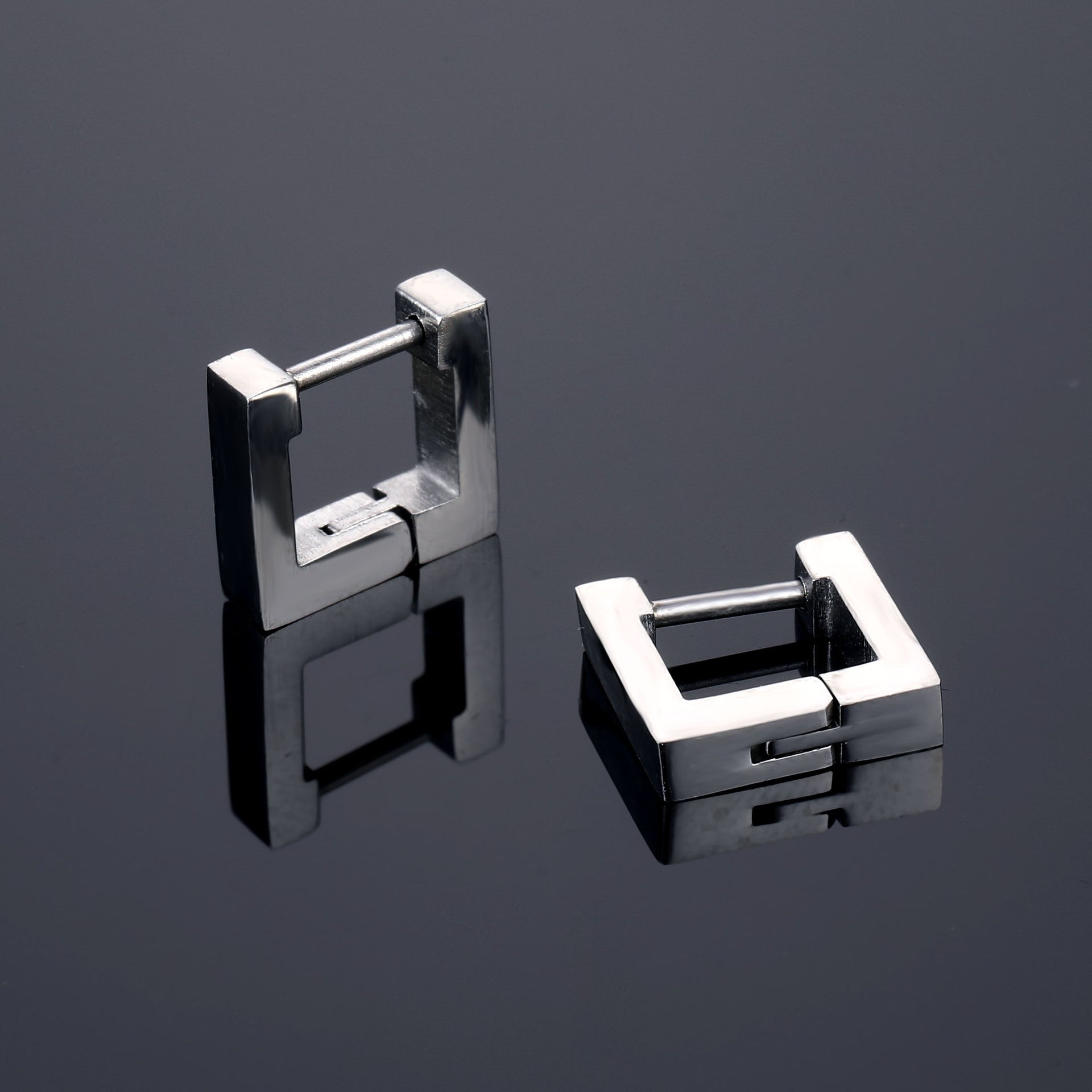Square-shaped earrings