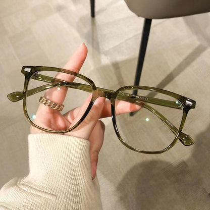 Square-shaped eyeglass frame