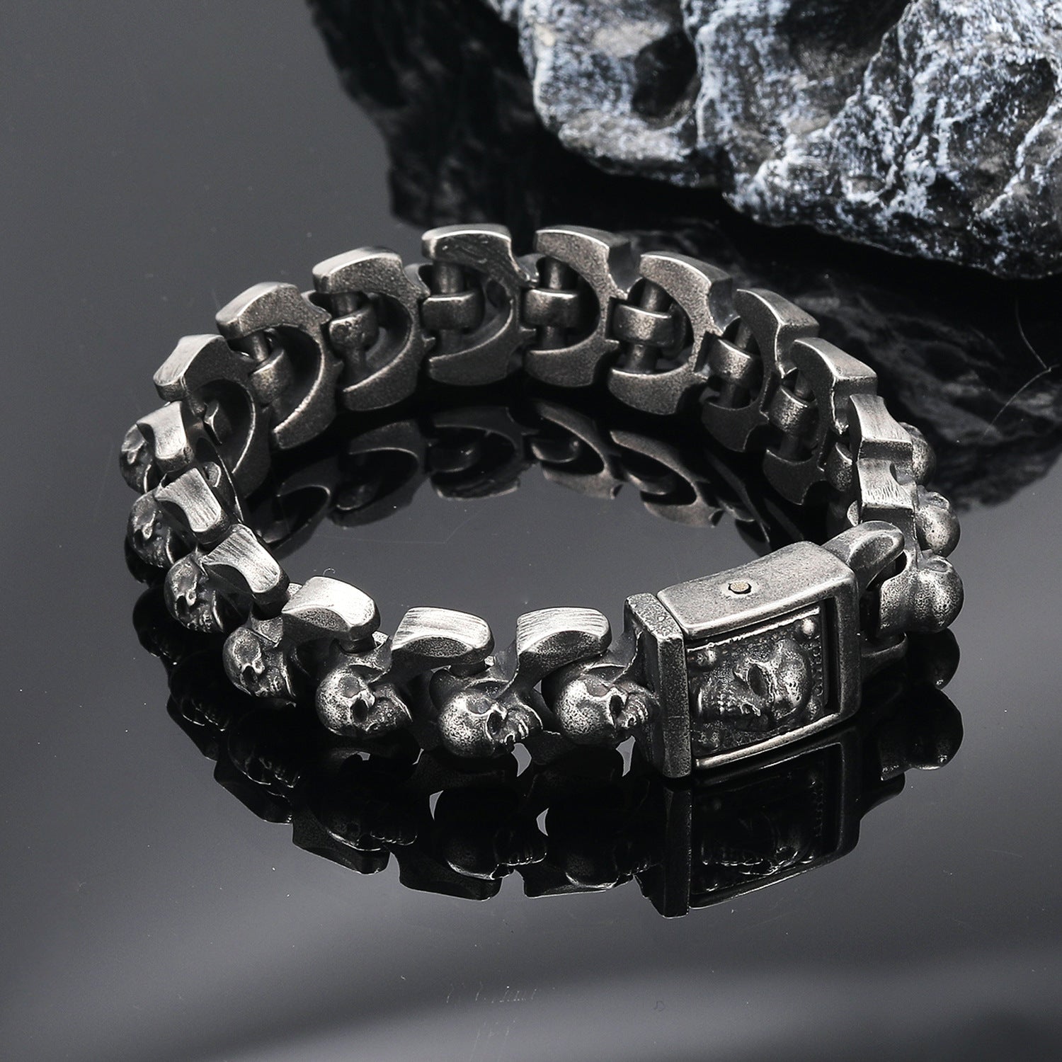 Stainless steel bold and retro distressed bracelet