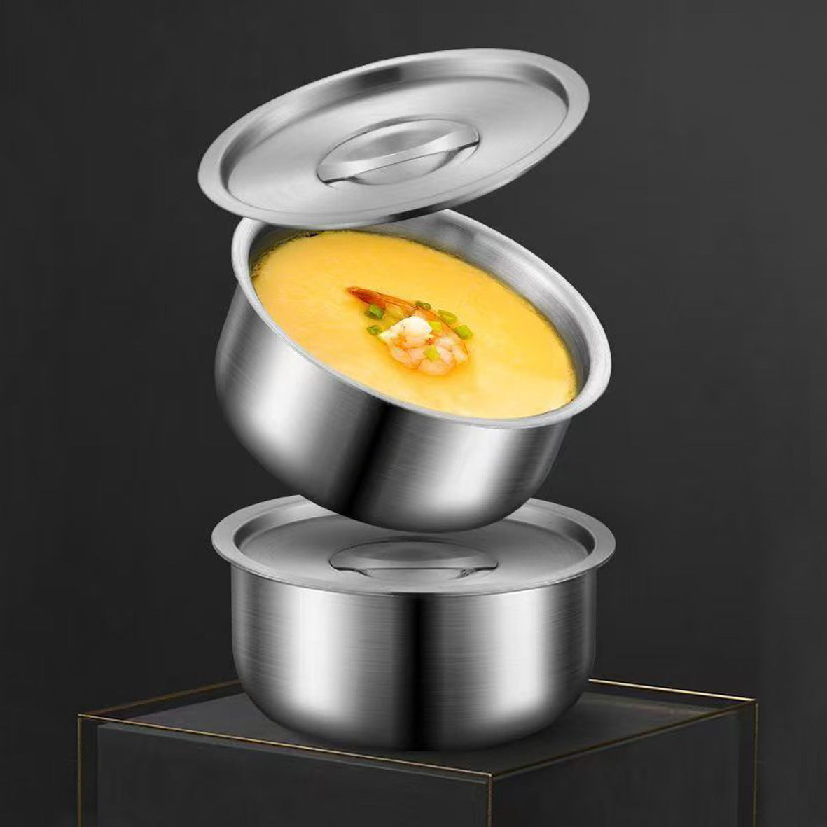 Stainless steel steamer with a lid
