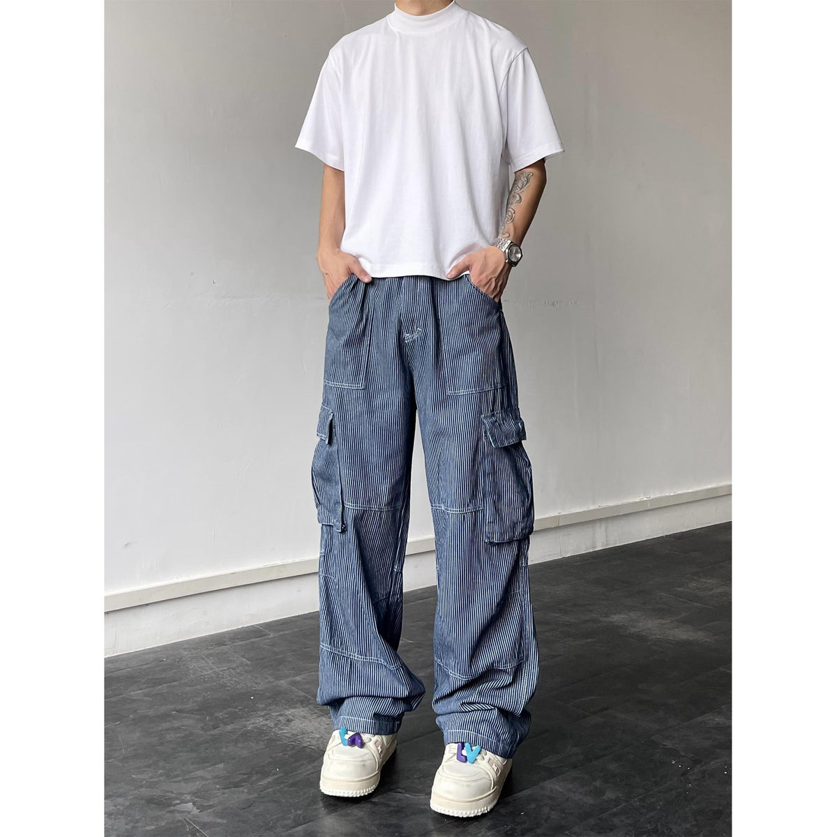 Straight Leg Denim Jeans with Multi-Pockets
