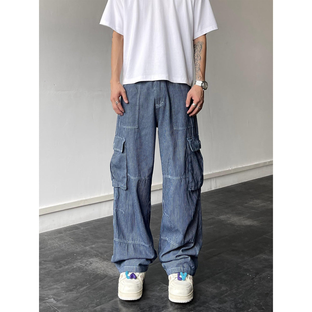 Straight Leg Denim Jeans with Multi-Pockets