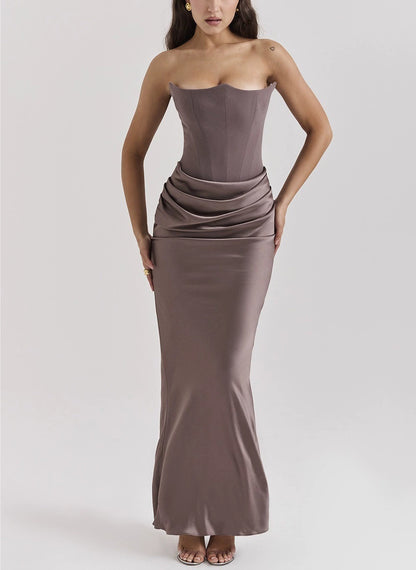 Strapless and backless fitted dress