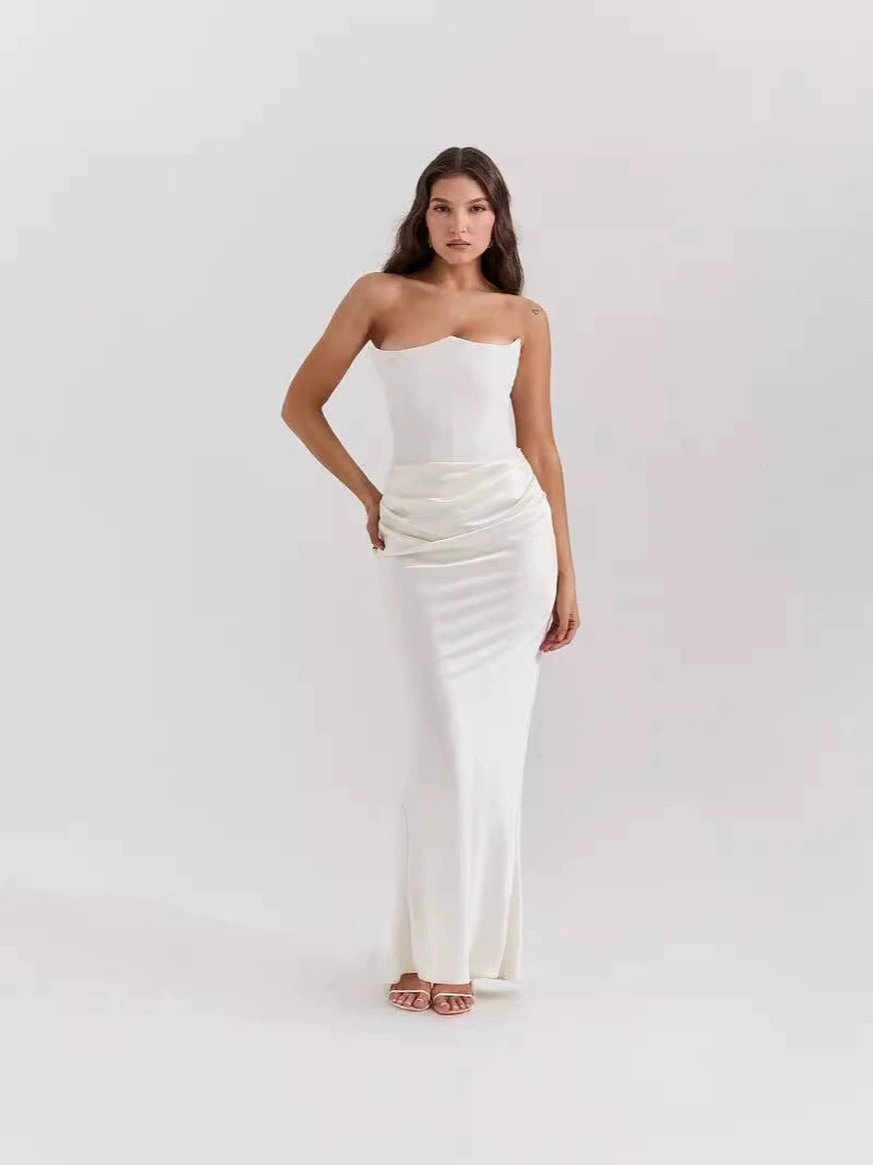Strapless and backless fitted dress