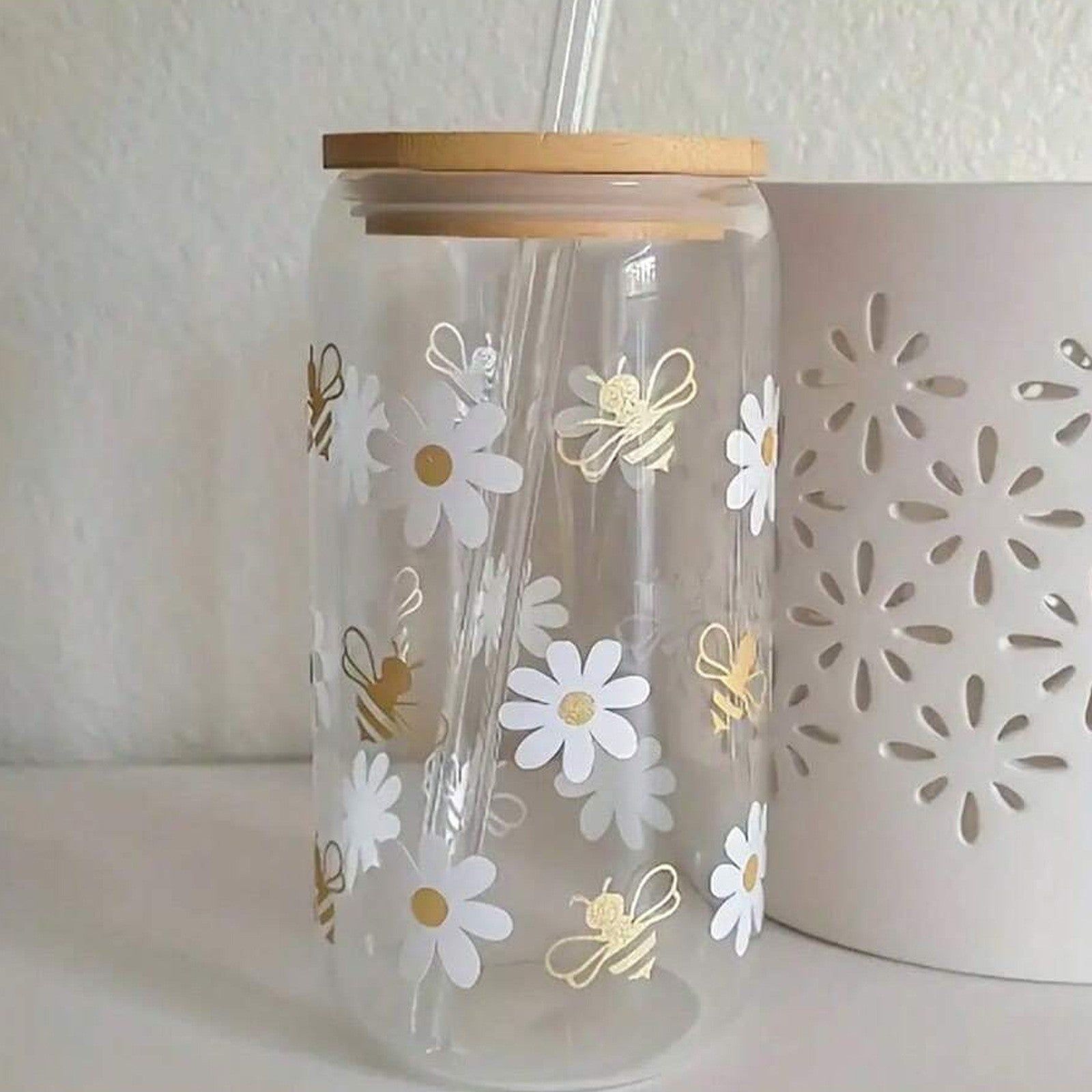 Straw, bamboo lid, bee and daisy glass