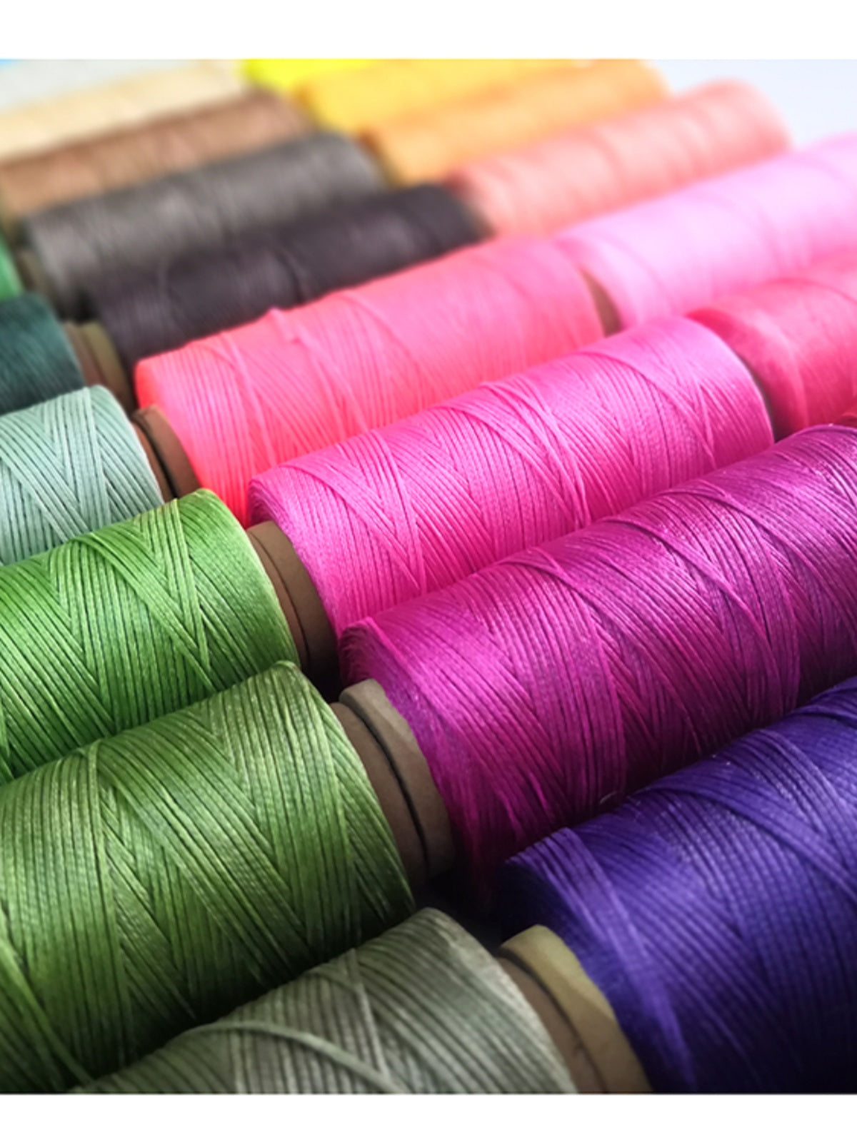 String weaving and sewing with wax thread