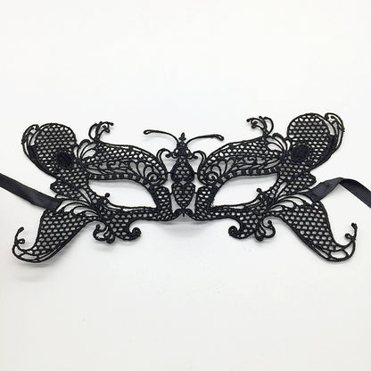 Styling Halloween masquerade