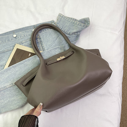 Stylish and trendy large-capacity women's shoulder bag